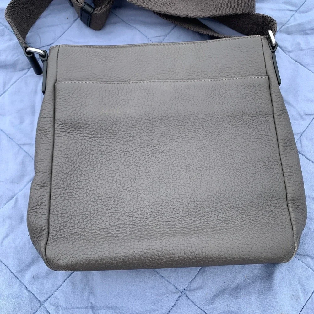 Vintage 2000s ECCO Ely pebbled leather men's crossbody messenger bag in grey
