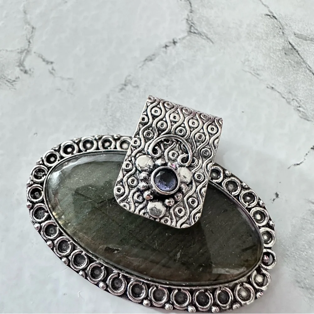 Handmade pendant labradorite