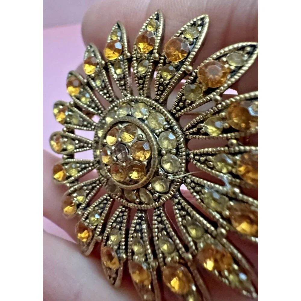 Unbranded vintage gold