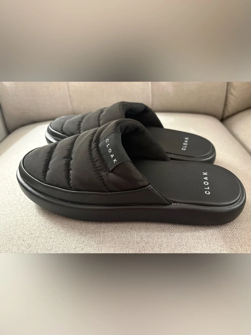 Cloak Unisex Black Quilted Slippers, men’s size 8, women’s size 9