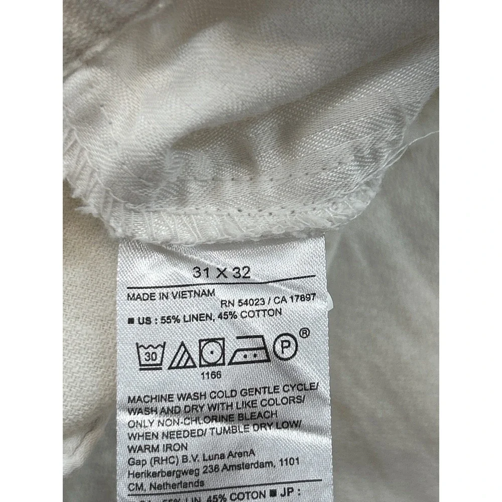 Banana Republic brand banana