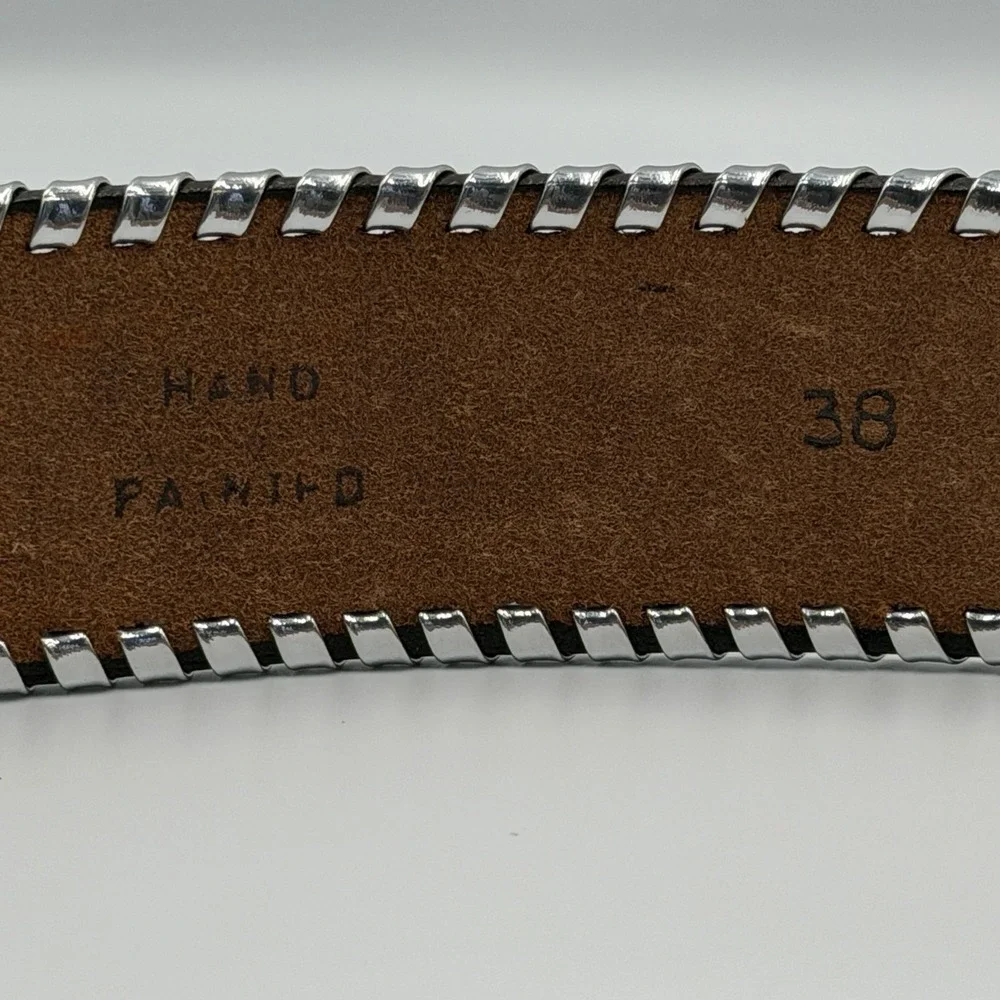 The Unbranded Brand women hand