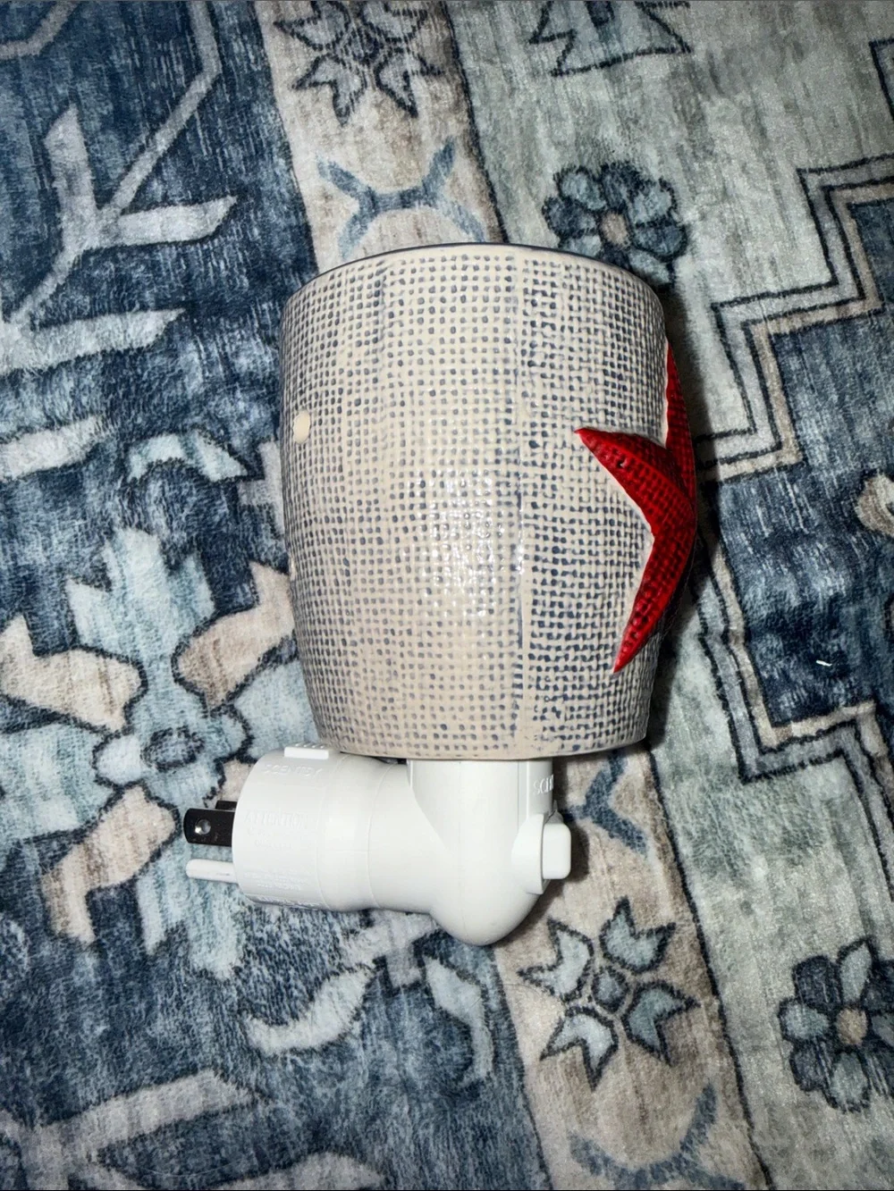 EUC- Scentsy Red Star Ceramic Plug-In Wall Warmer