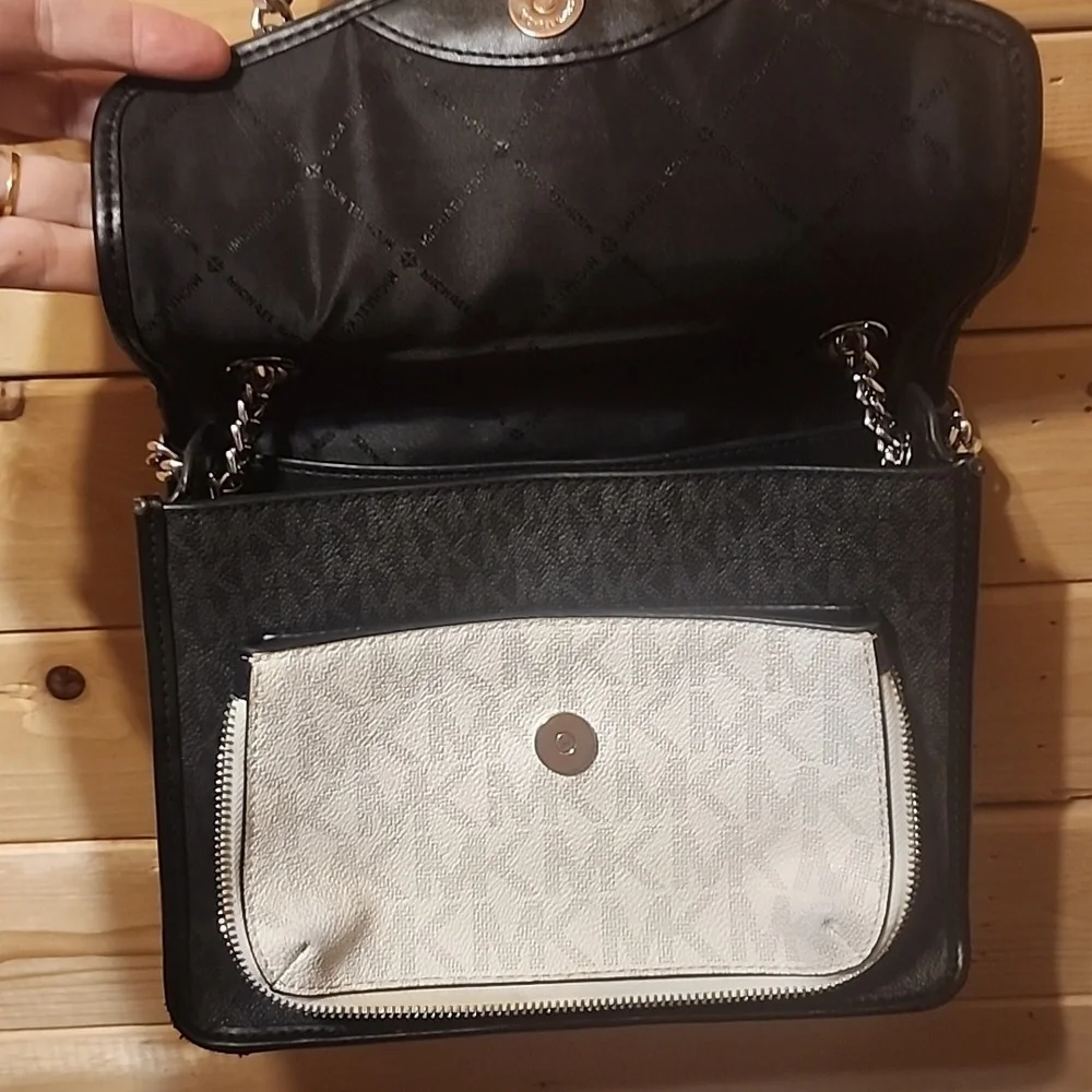 Michael Kors 10in top all