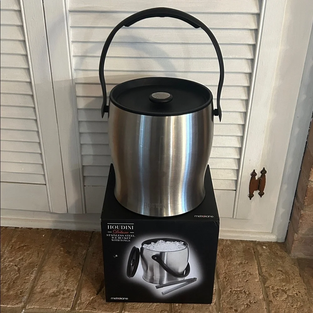 Houdini Ice Bucket with ice tongs