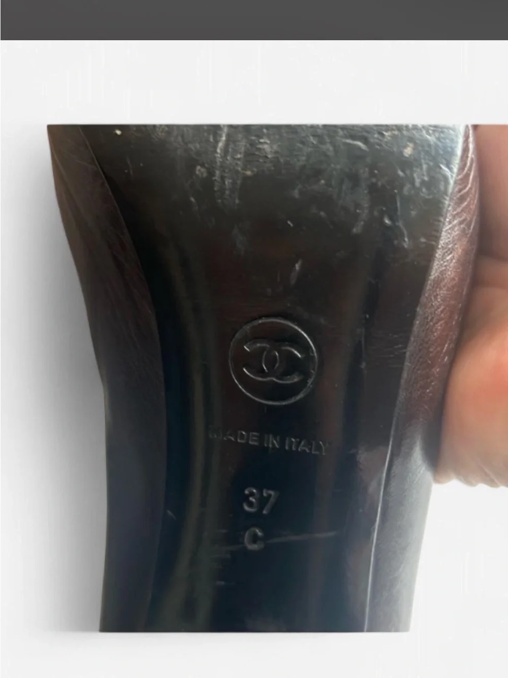 CHANEL refined pumps