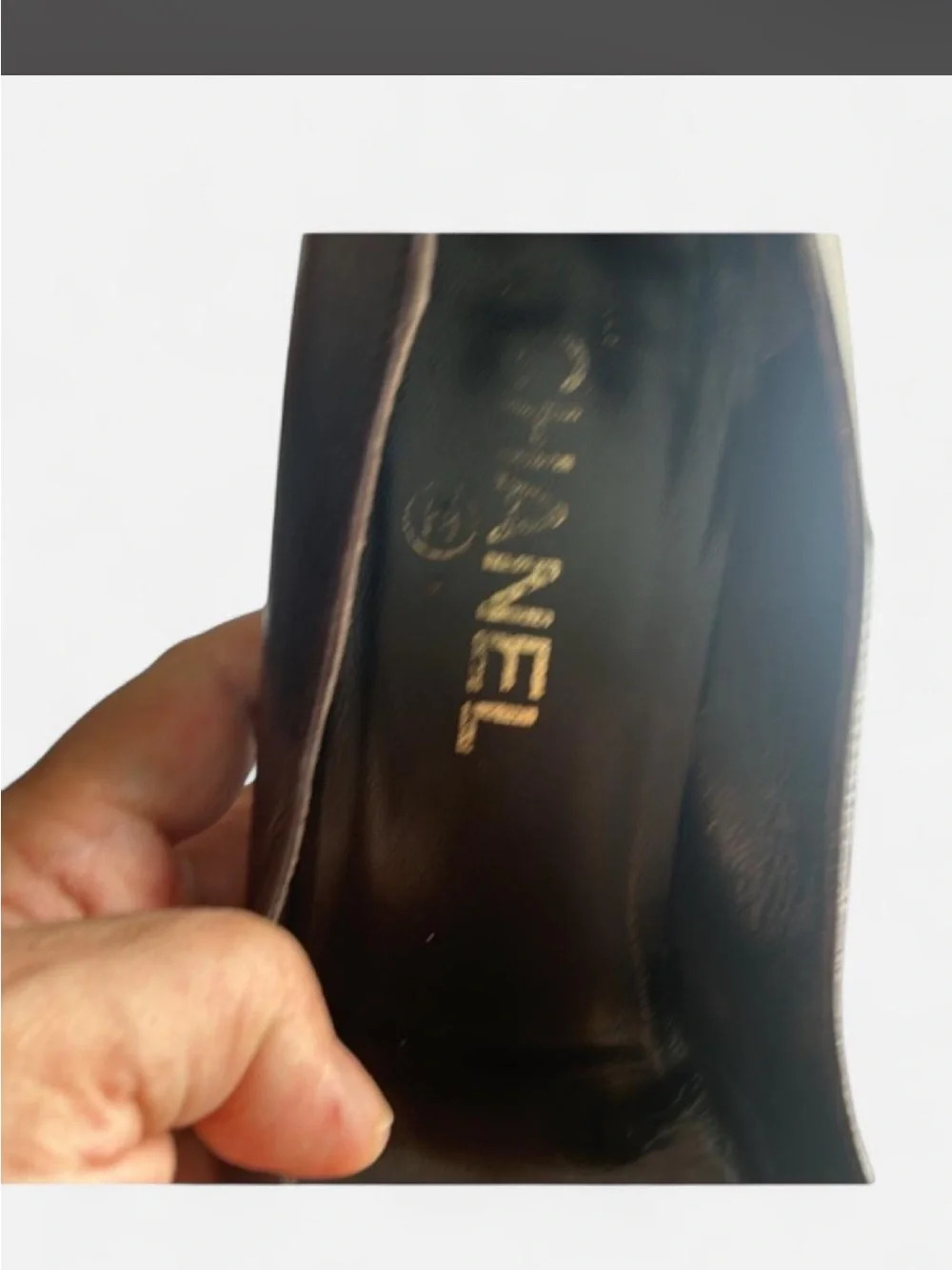 CHANEL refined pumps