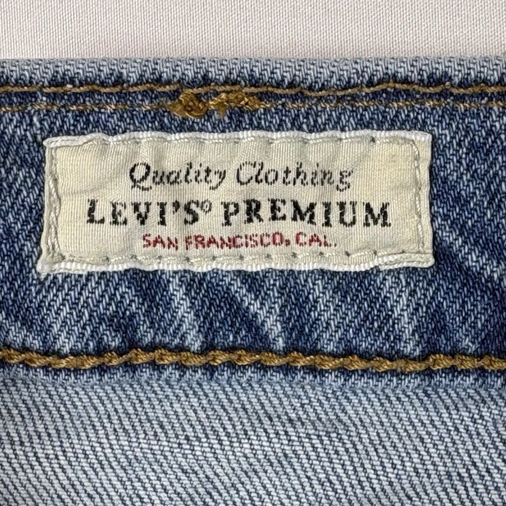 Levis item medium signature