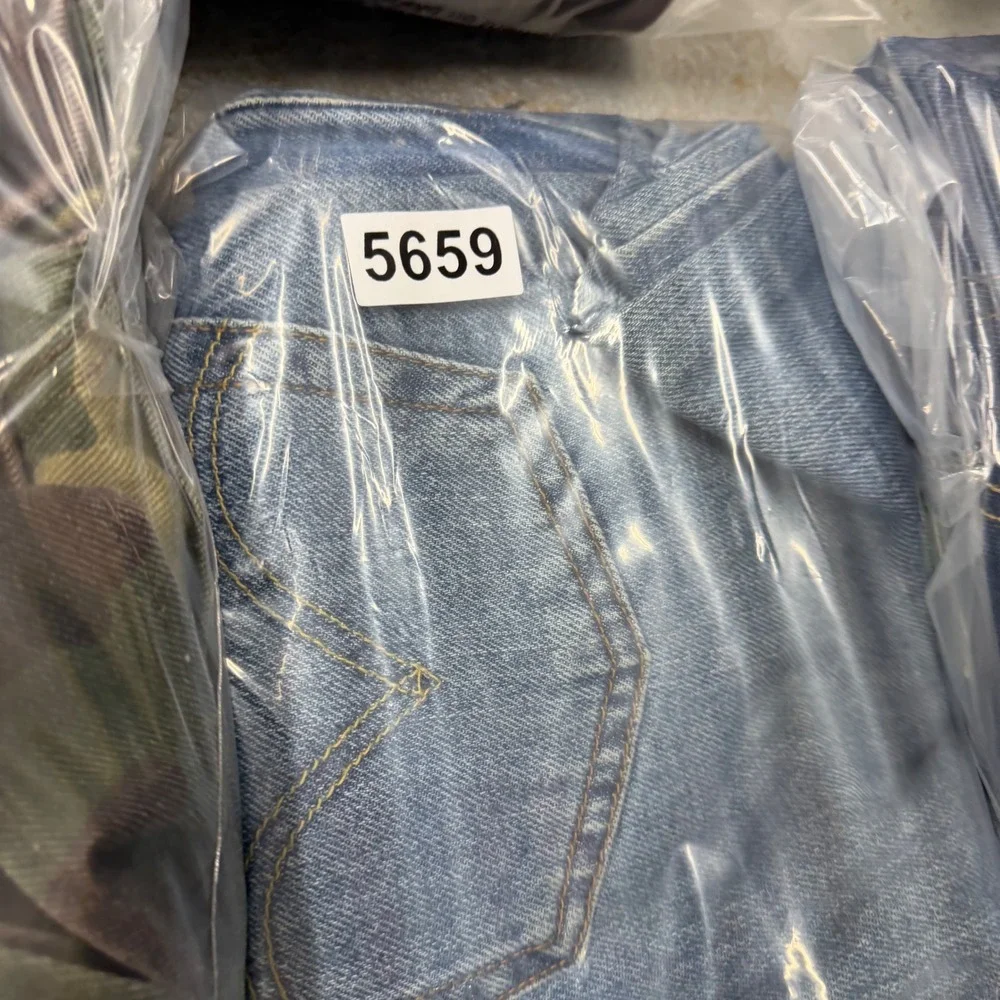 Levi's waist look