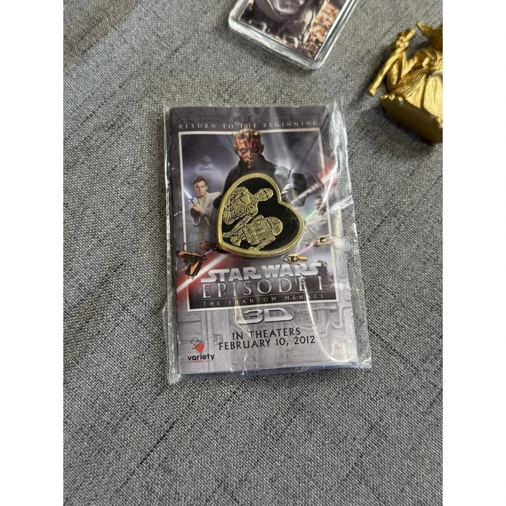 Vintage‎ Star Wars Yoda Keychains (1997/2011/2005) & Sealed Episode 1 Pin Bundle