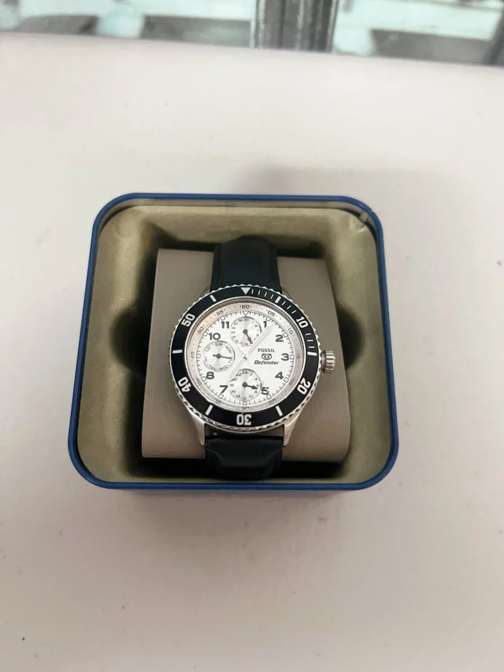 Fossil men defender