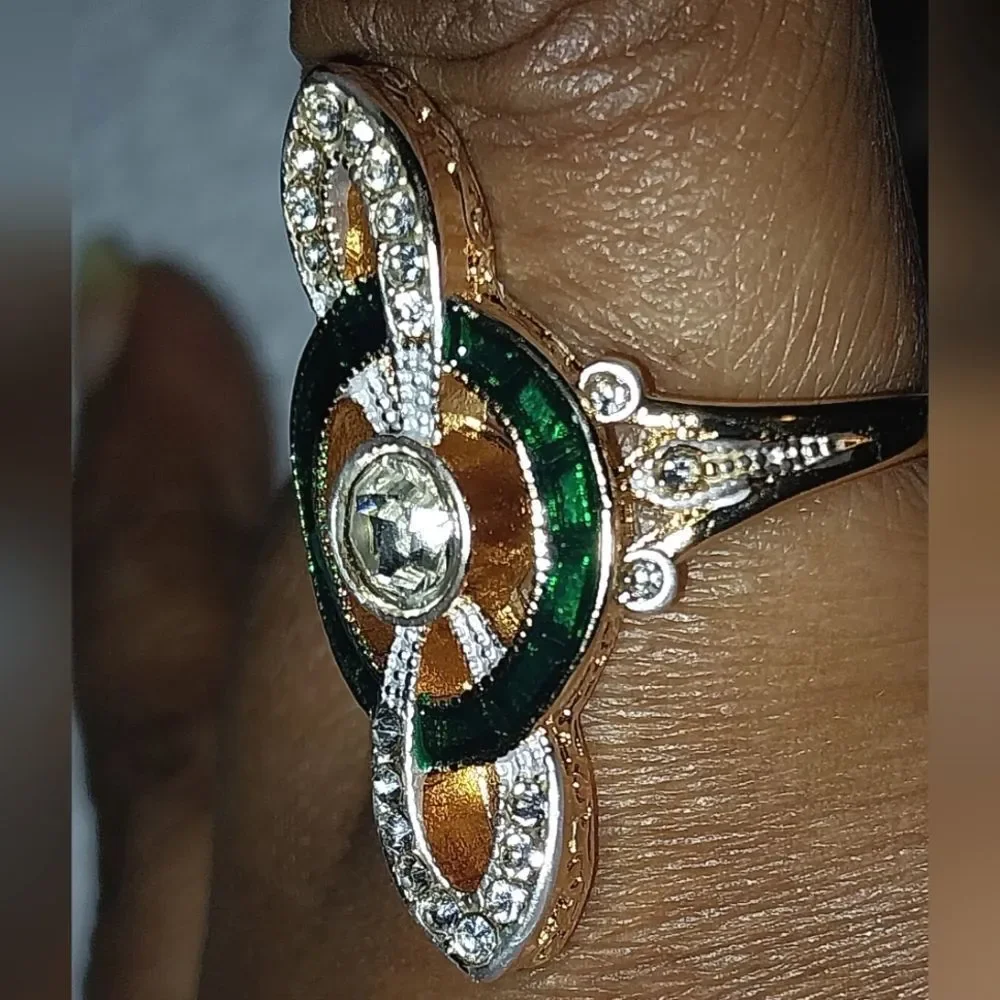 boutique vintage golden