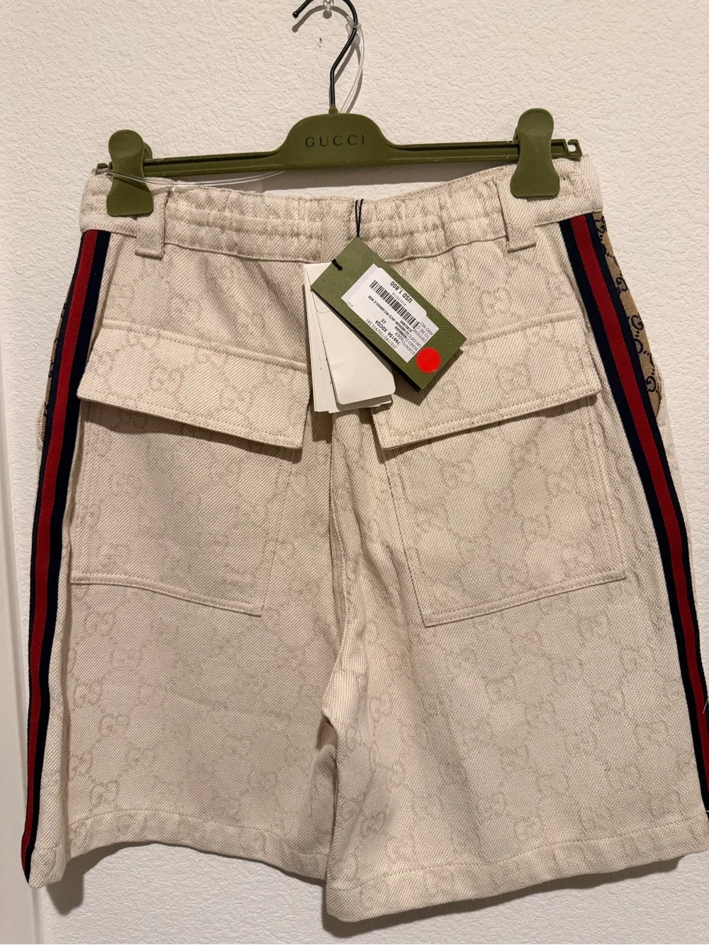Gucci elegant beige