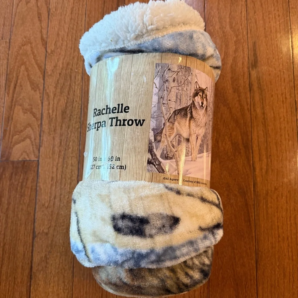Rachelle Sherpa Throw Wolf Blanket/Nature Theme Cream and‎ Gray Brand New