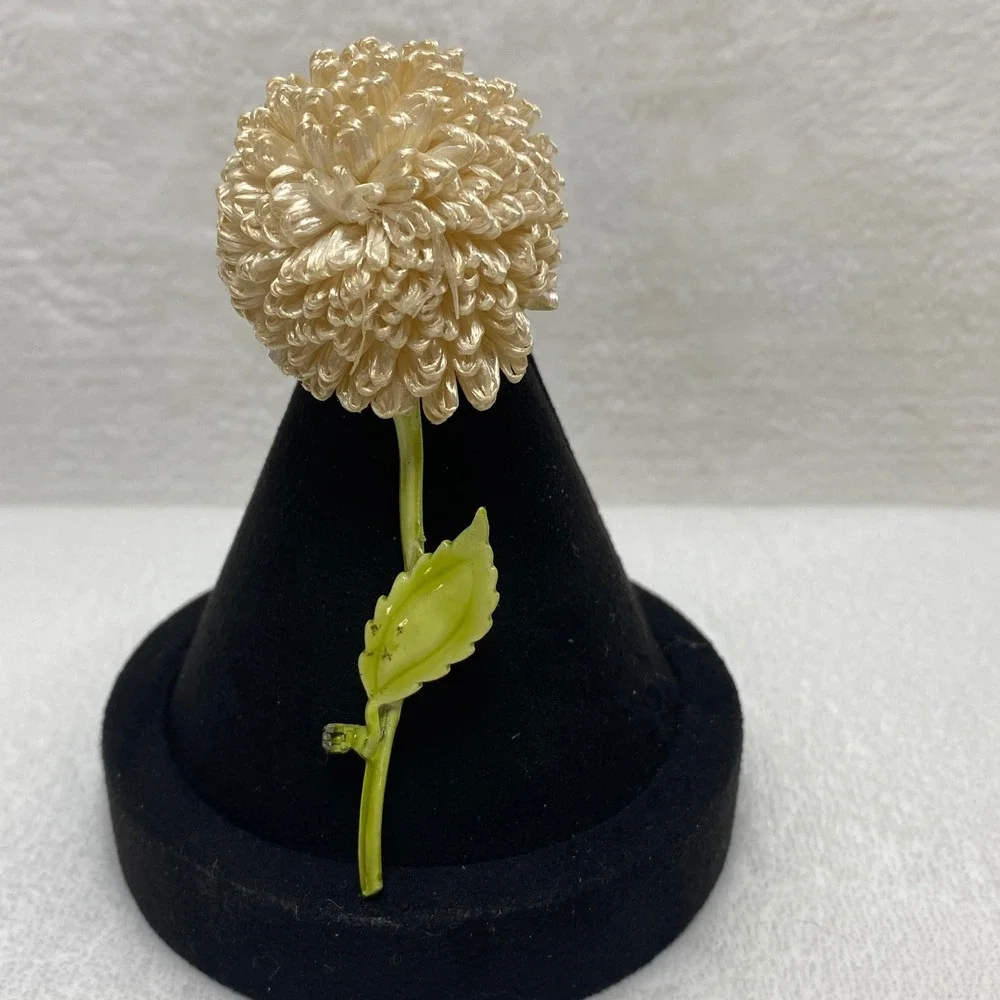 The Unbranded Brand charming gold