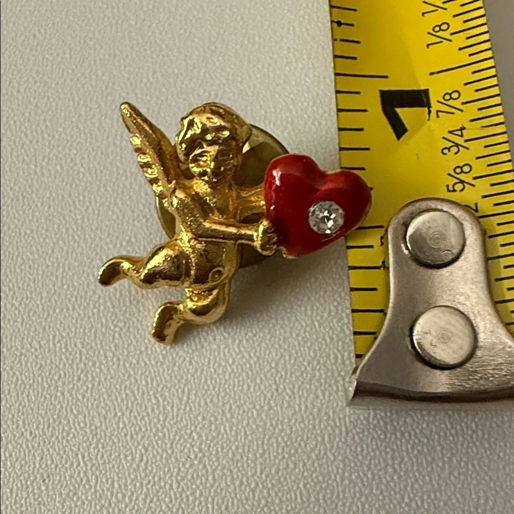 💘Vintage Gold Colored Cupid Holding Red Heart Lapel Pin  💘