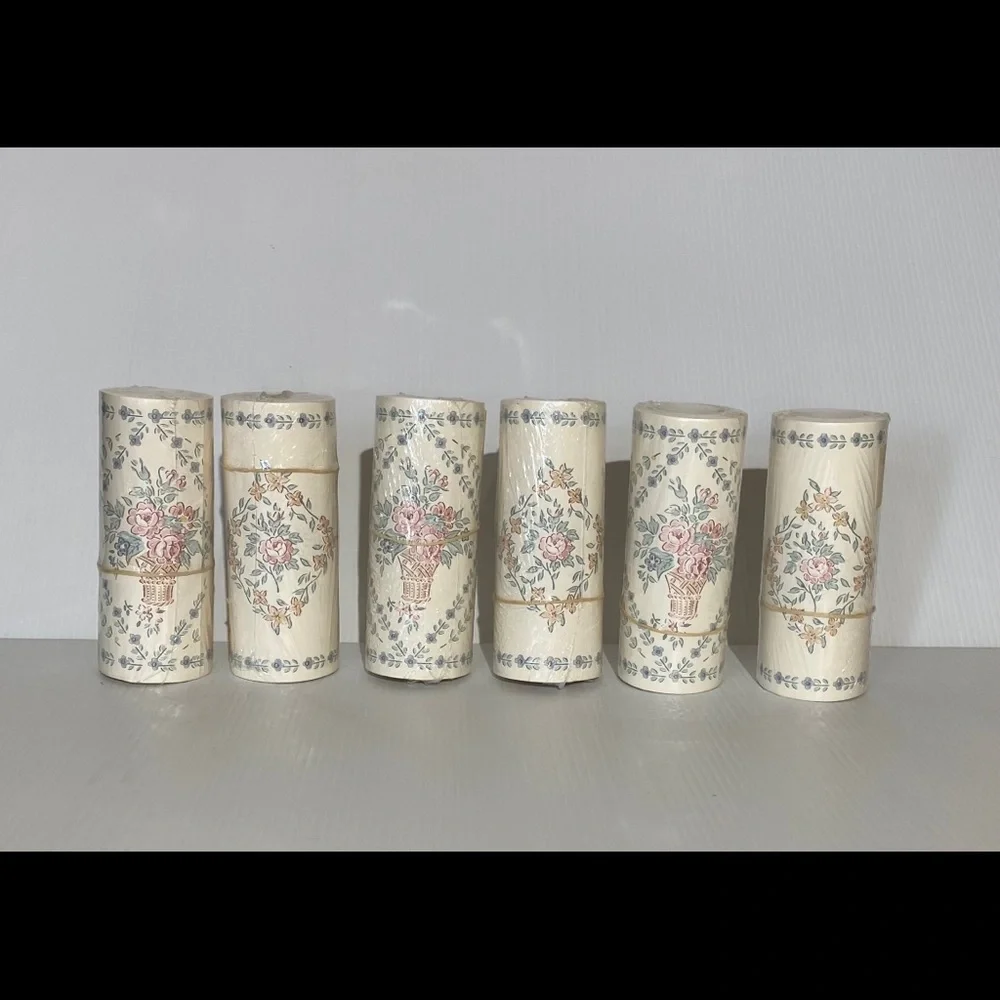 Vintage wallpaper borders