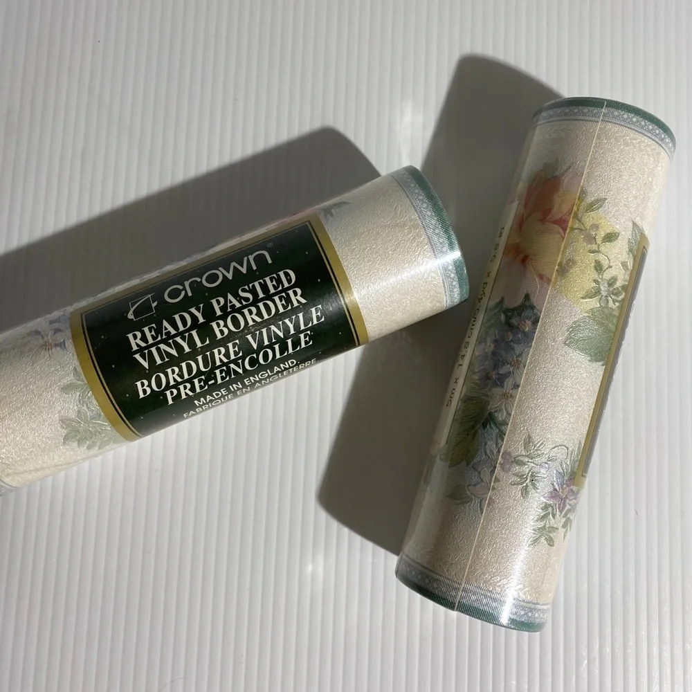 Vintage wallpaper borders