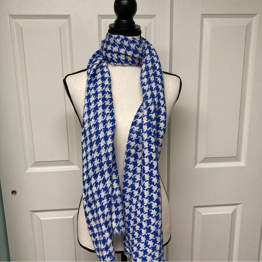 EUC Vintage oversized scarf/wrap 78x 36 cornflower blue. Large houndstooth check