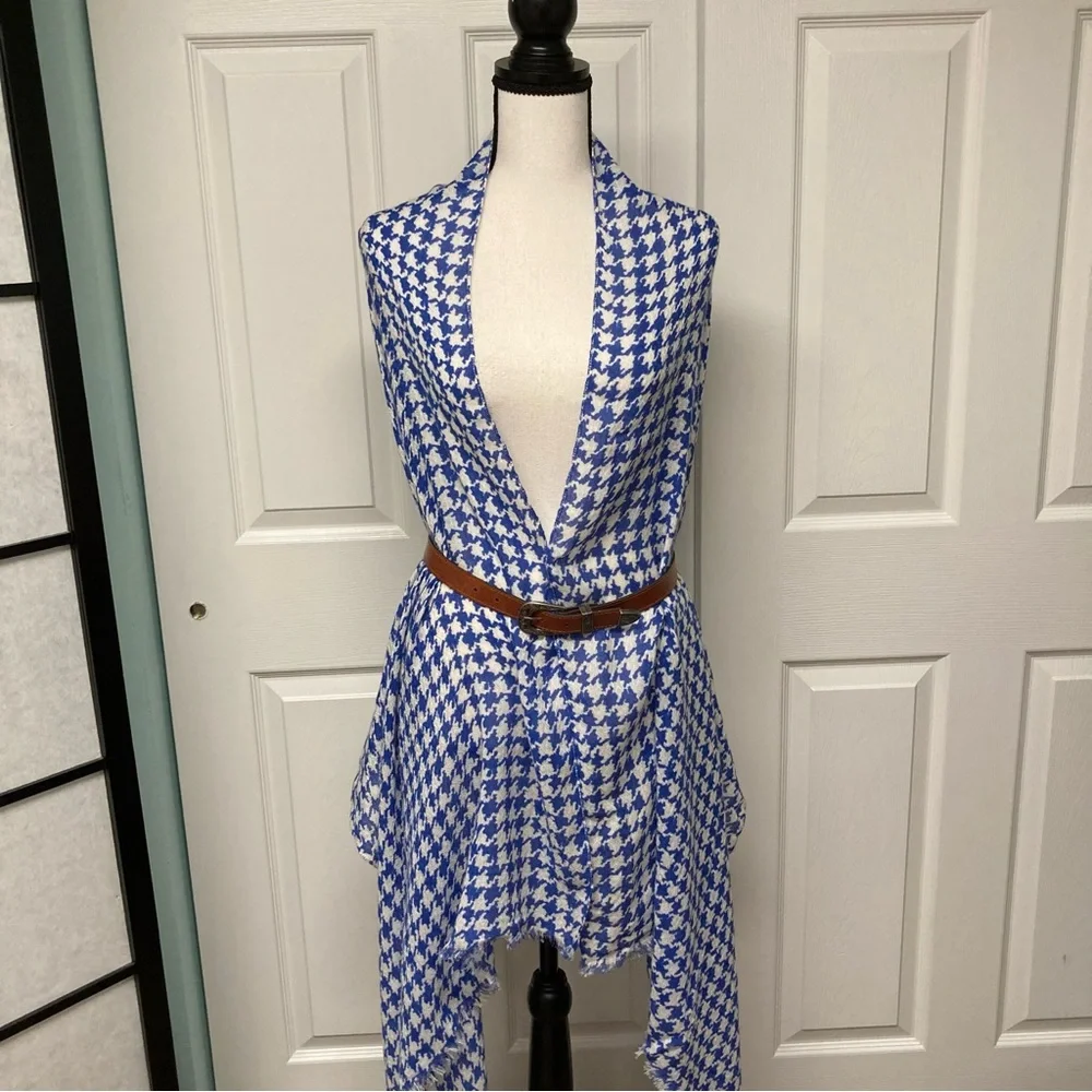 EUC Vintage oversized scarf/wrap 78x 36 cornflower blue. Large houndstooth check