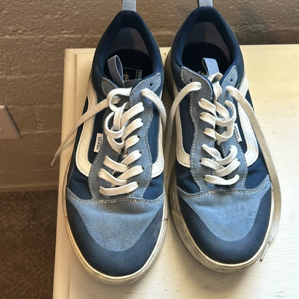 Vans Men's Navy and White Low-Top Sneakers