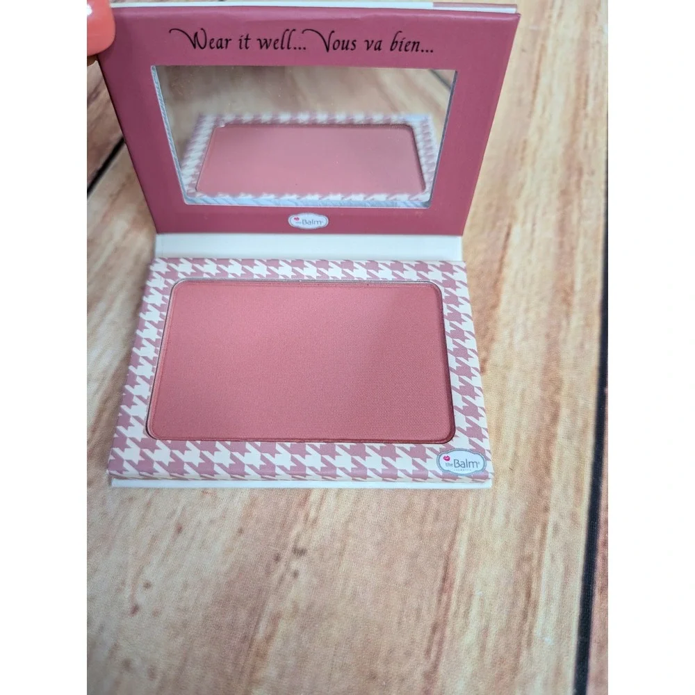 theBalm houndstooth balm by