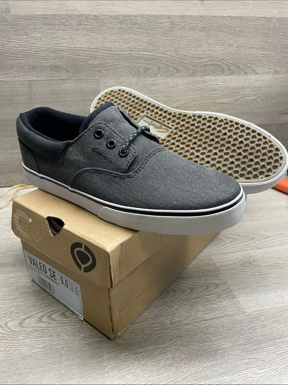 Men's Low-Top Casual Sneakers in Charcoal Gray #916