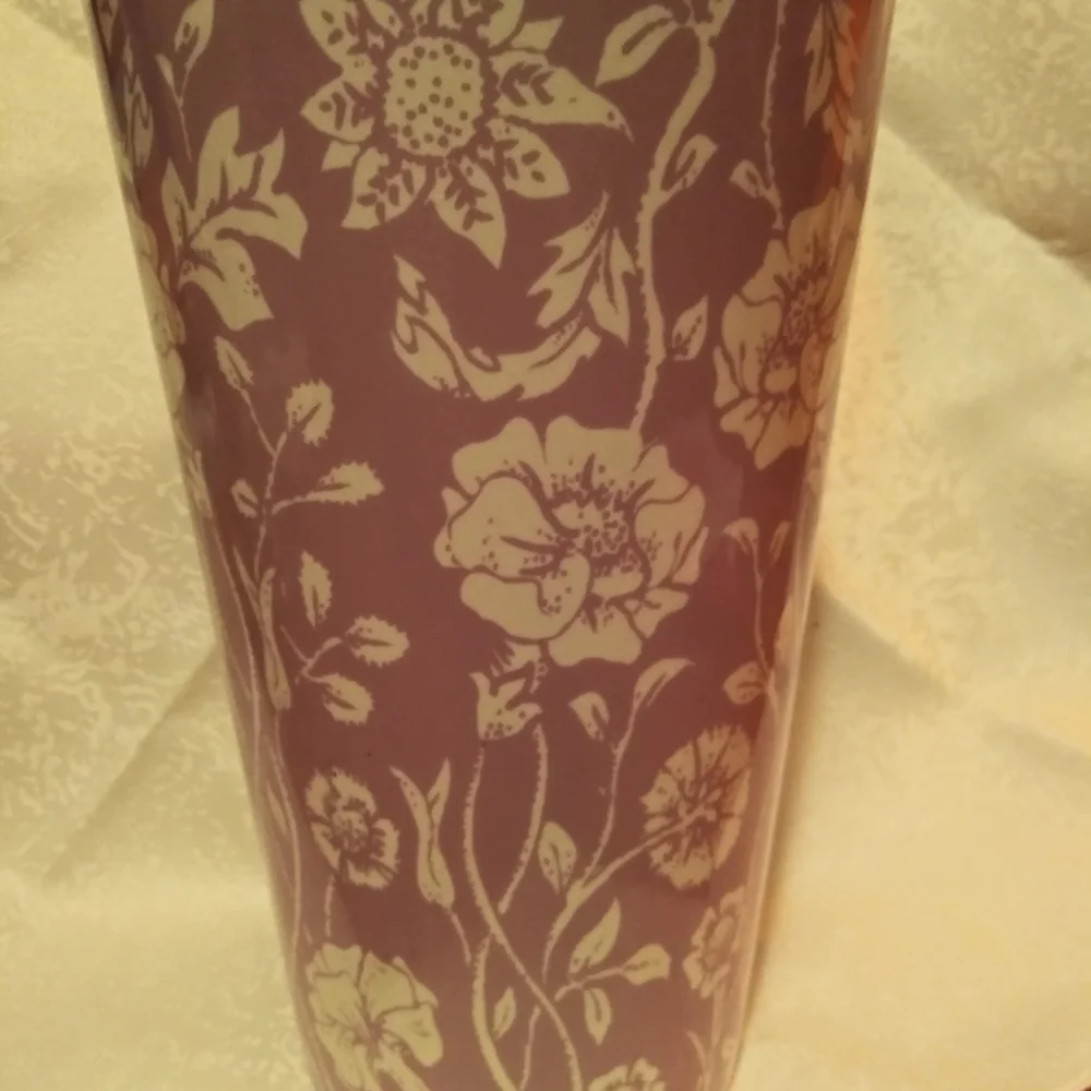N/A beautiful vase