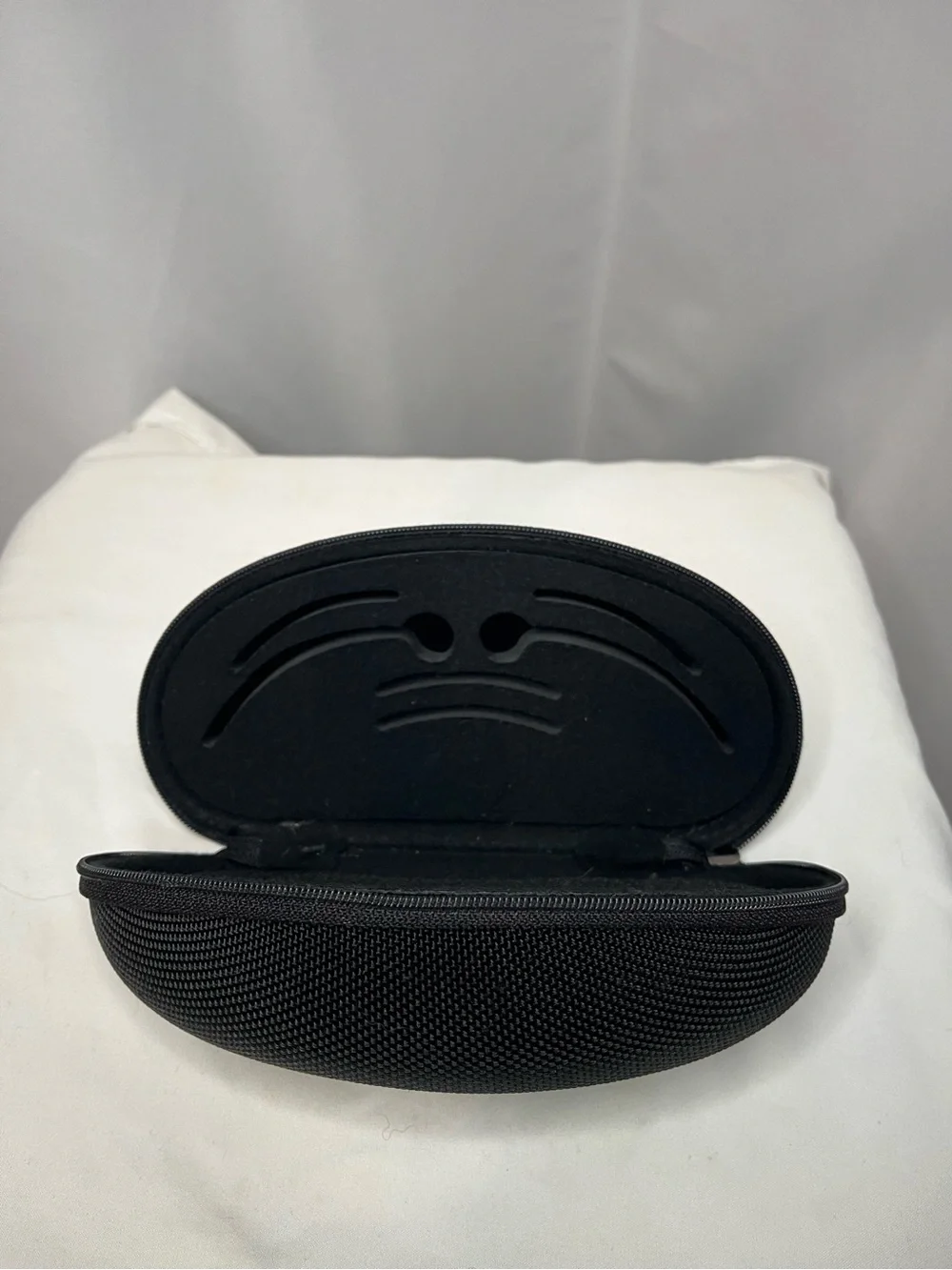 Oakley rigid zippered