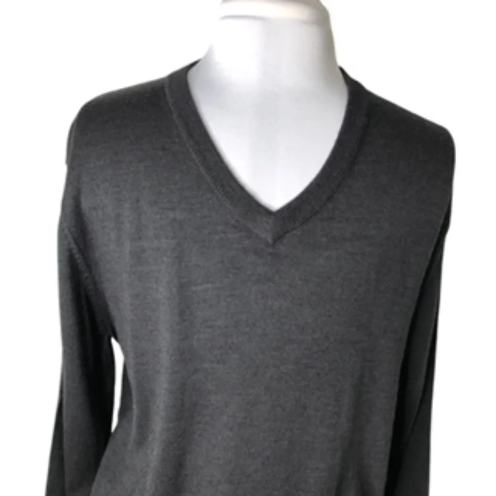 NWT Club Room, V-Neck Long Sleeve Italian Yarn Men's Charcoal Sweater Size M