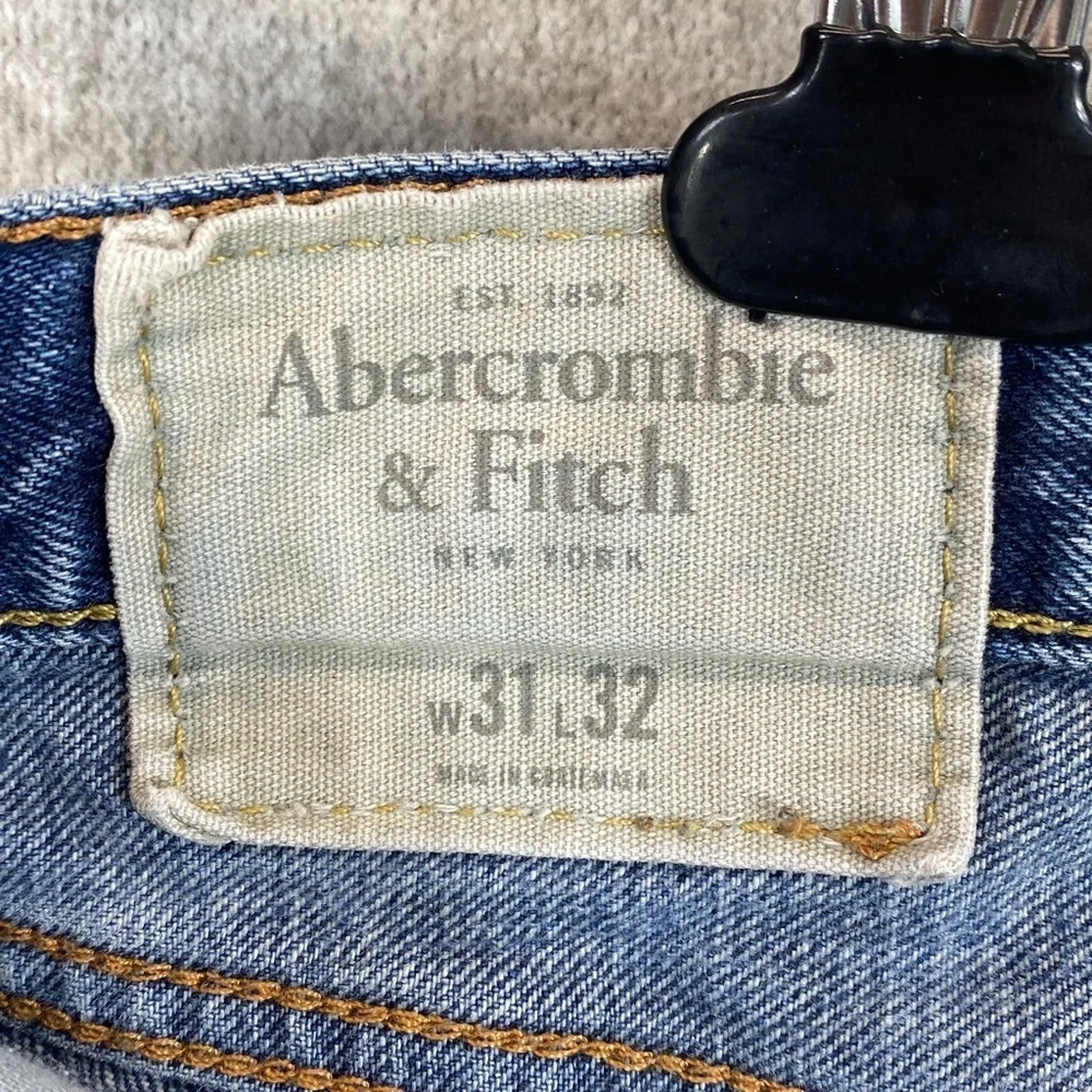 Abercrombie & Fitch distressed jeans mid rise straight leg 31x32 Y2K button fly