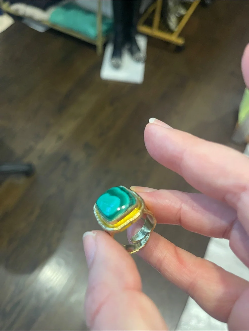N/A elegant gold