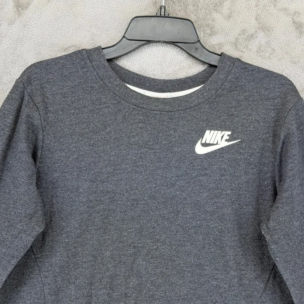 Nike sportswear essential