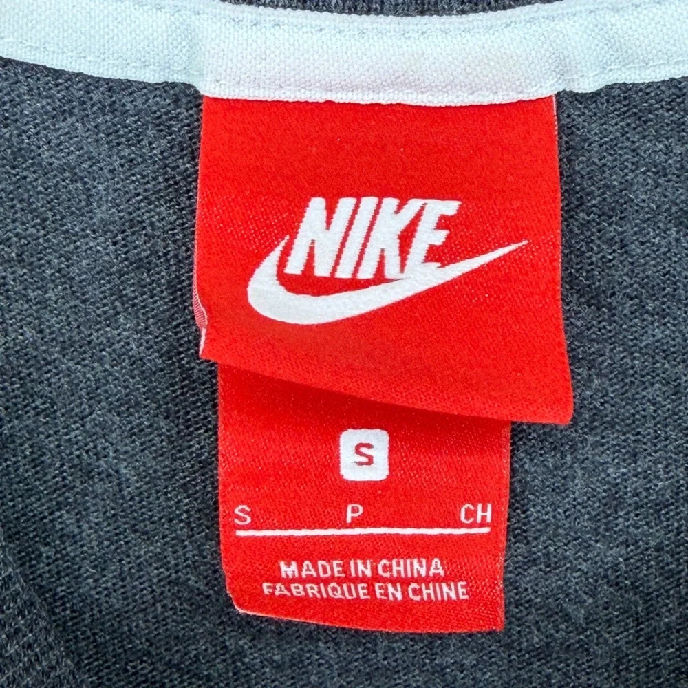 Nike sportswear essential