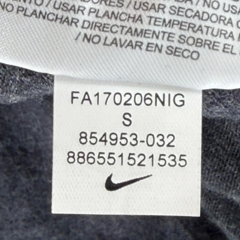 Nike sportswear essential