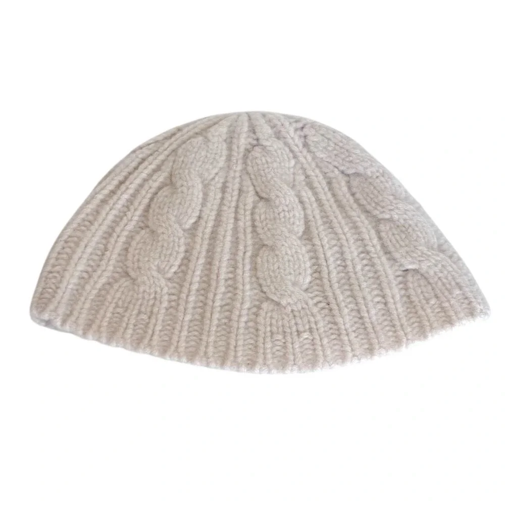 Banana Republic beanie exceptional skin