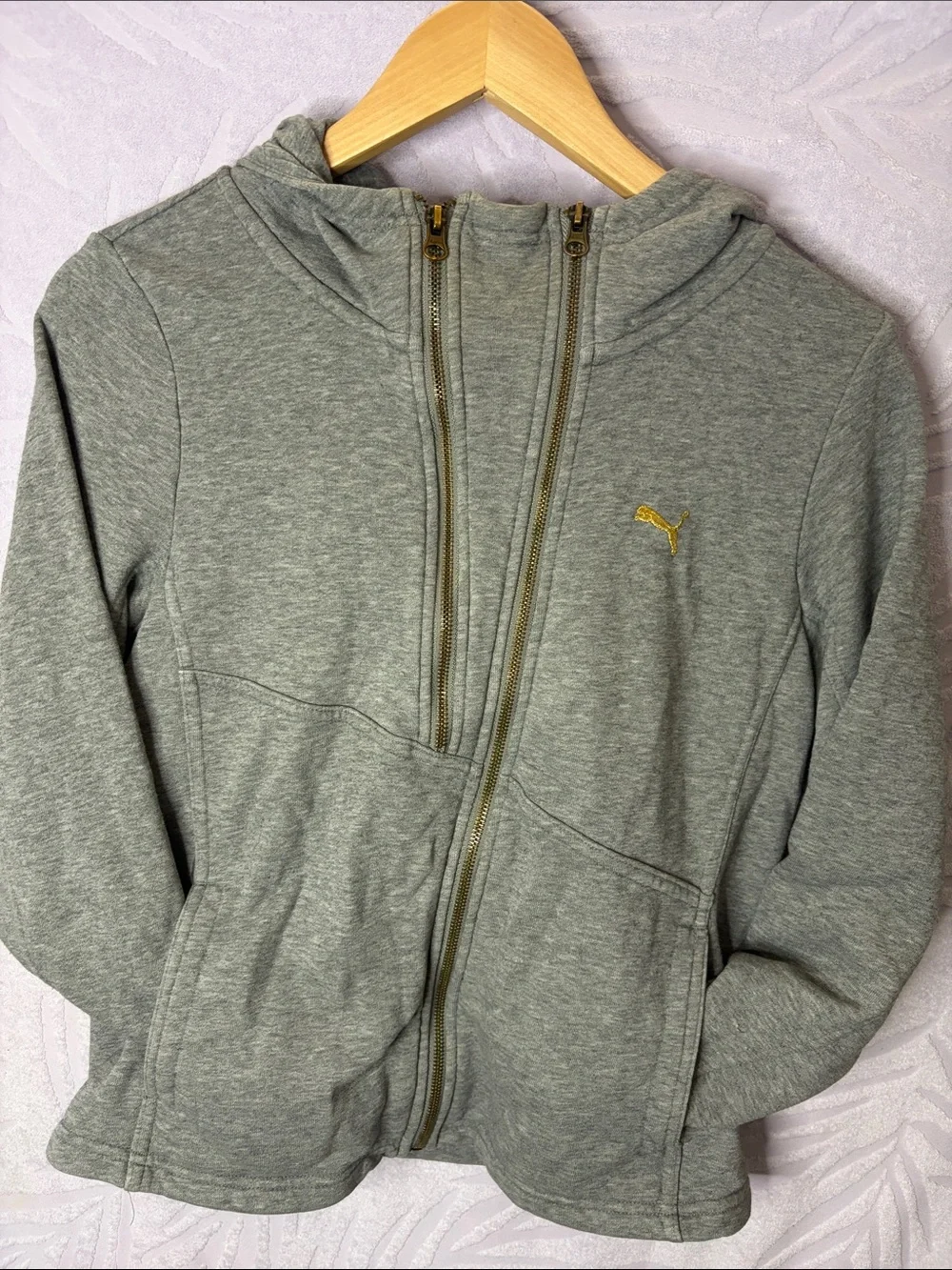 Puma light gray