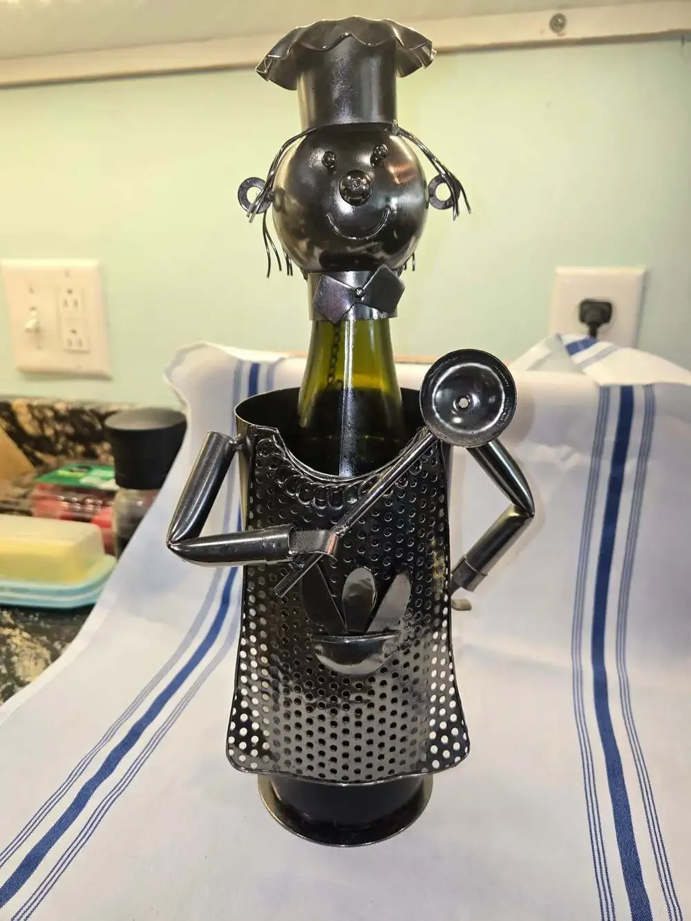 Metal Chef Decorative Wine Bottle Holder with Pan