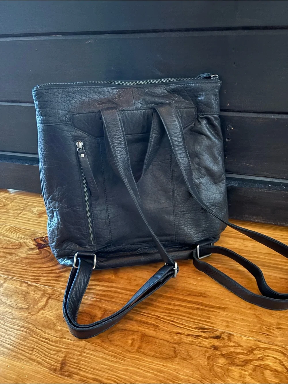 Muud black leather