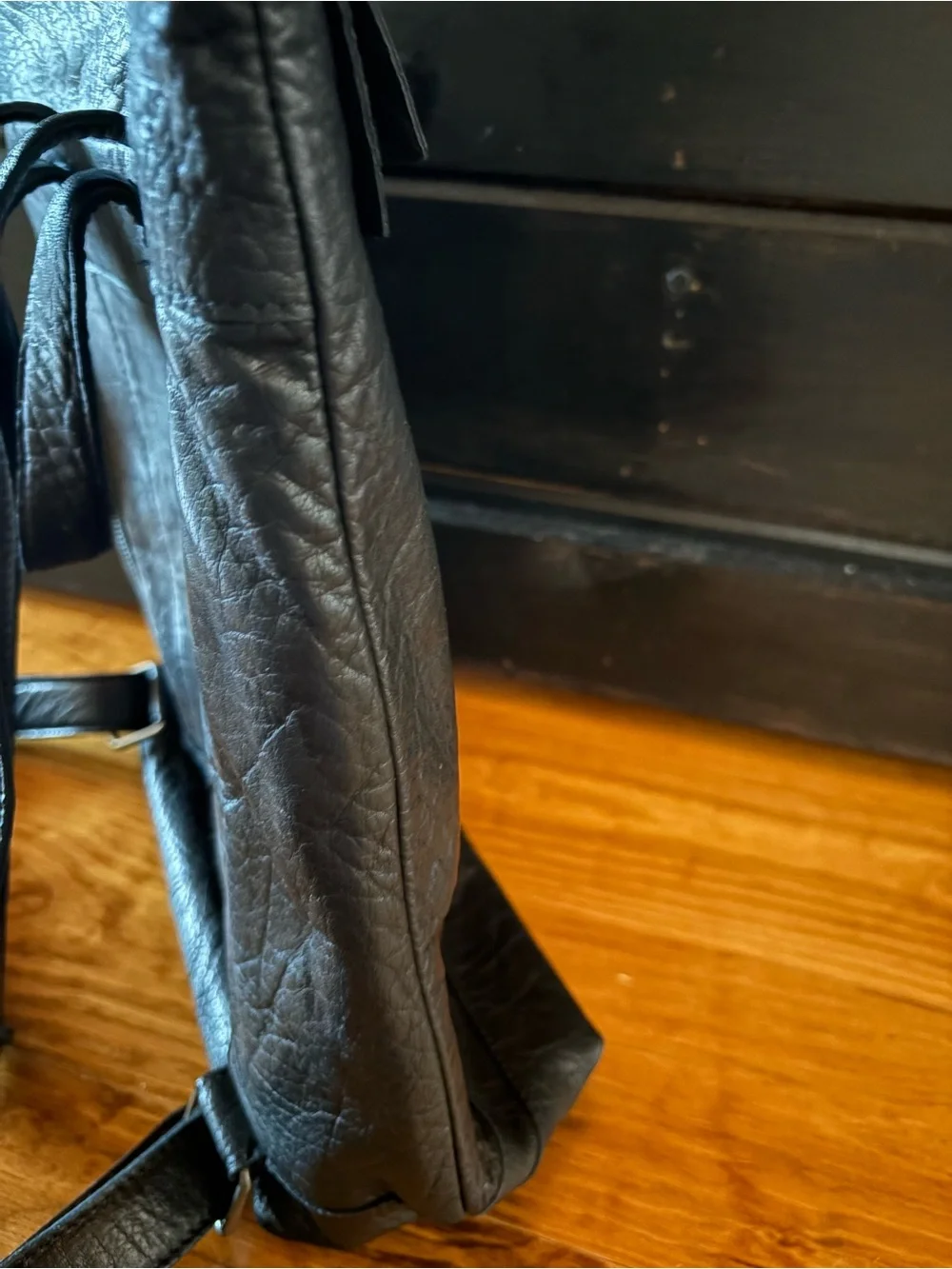 Muud black leather