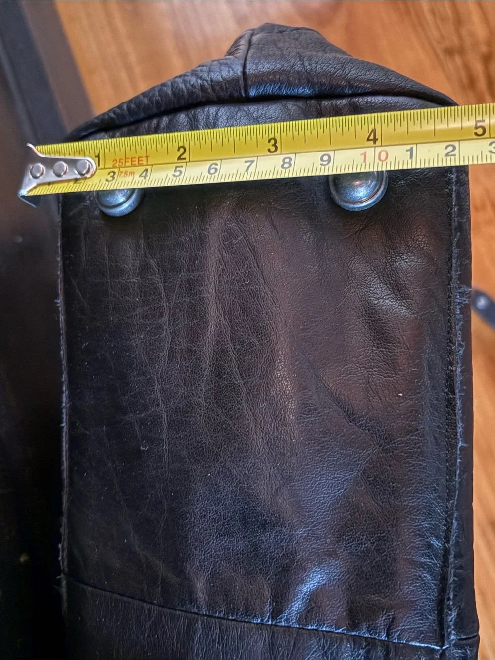 Muud black leather