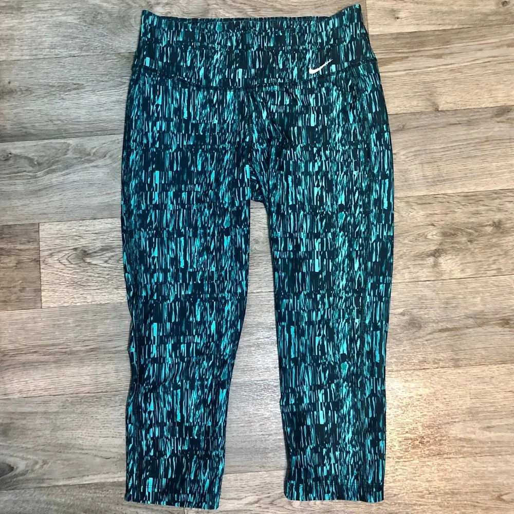 Nike High Rise Cropped Leggings Women’s Small