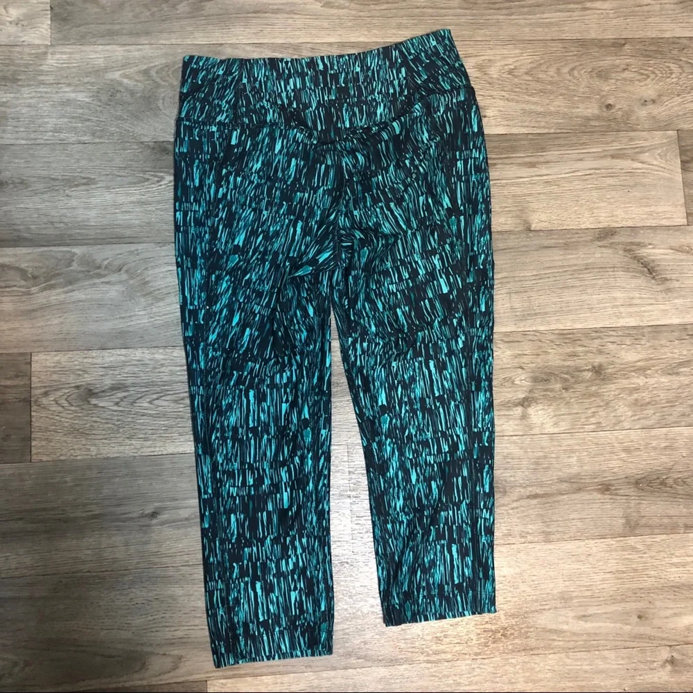 Nike High Rise Cropped Leggings Women’s Small