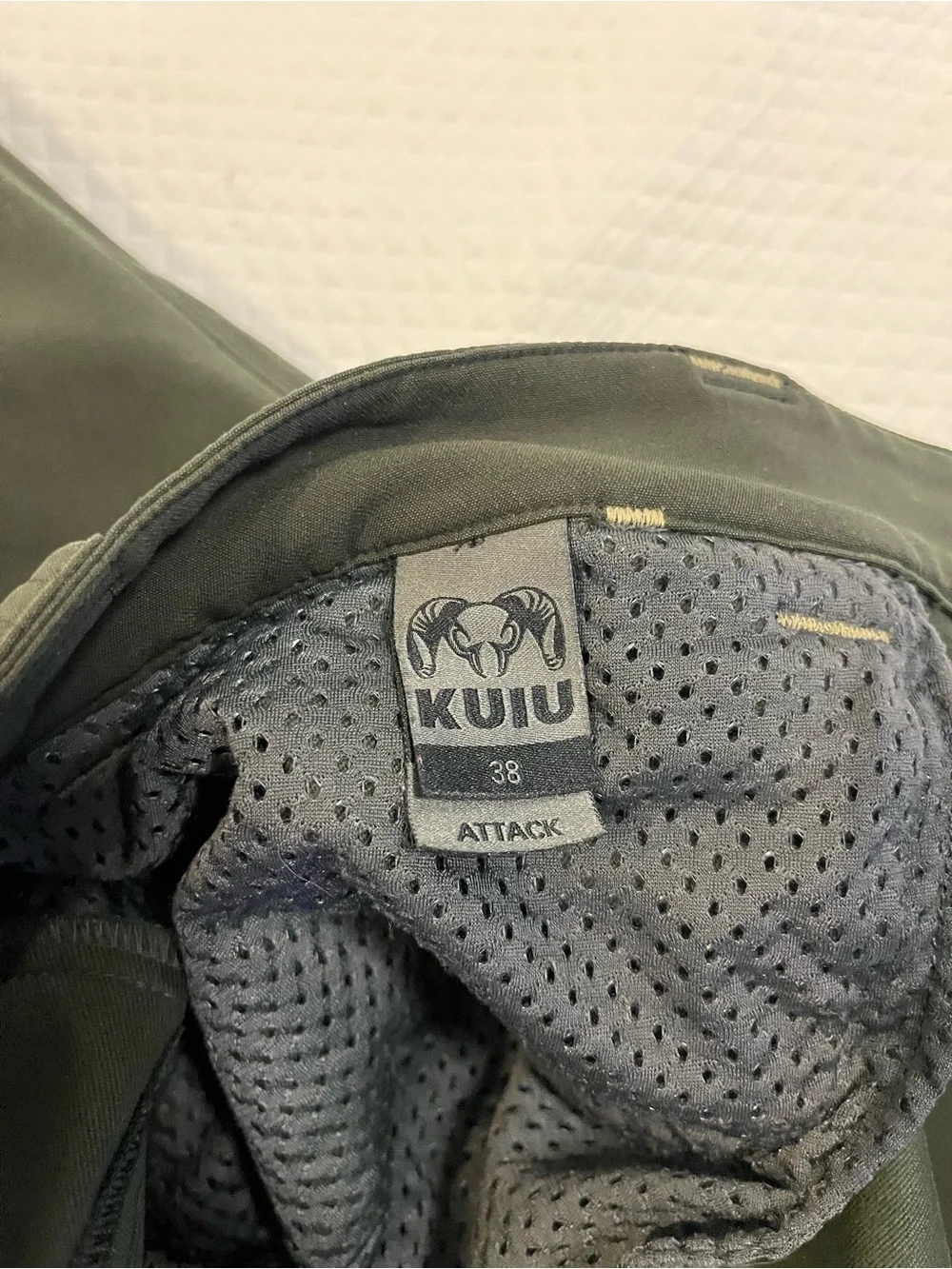 Kuiu Men’s Olive Attack Technical Cargo Pants 38x32