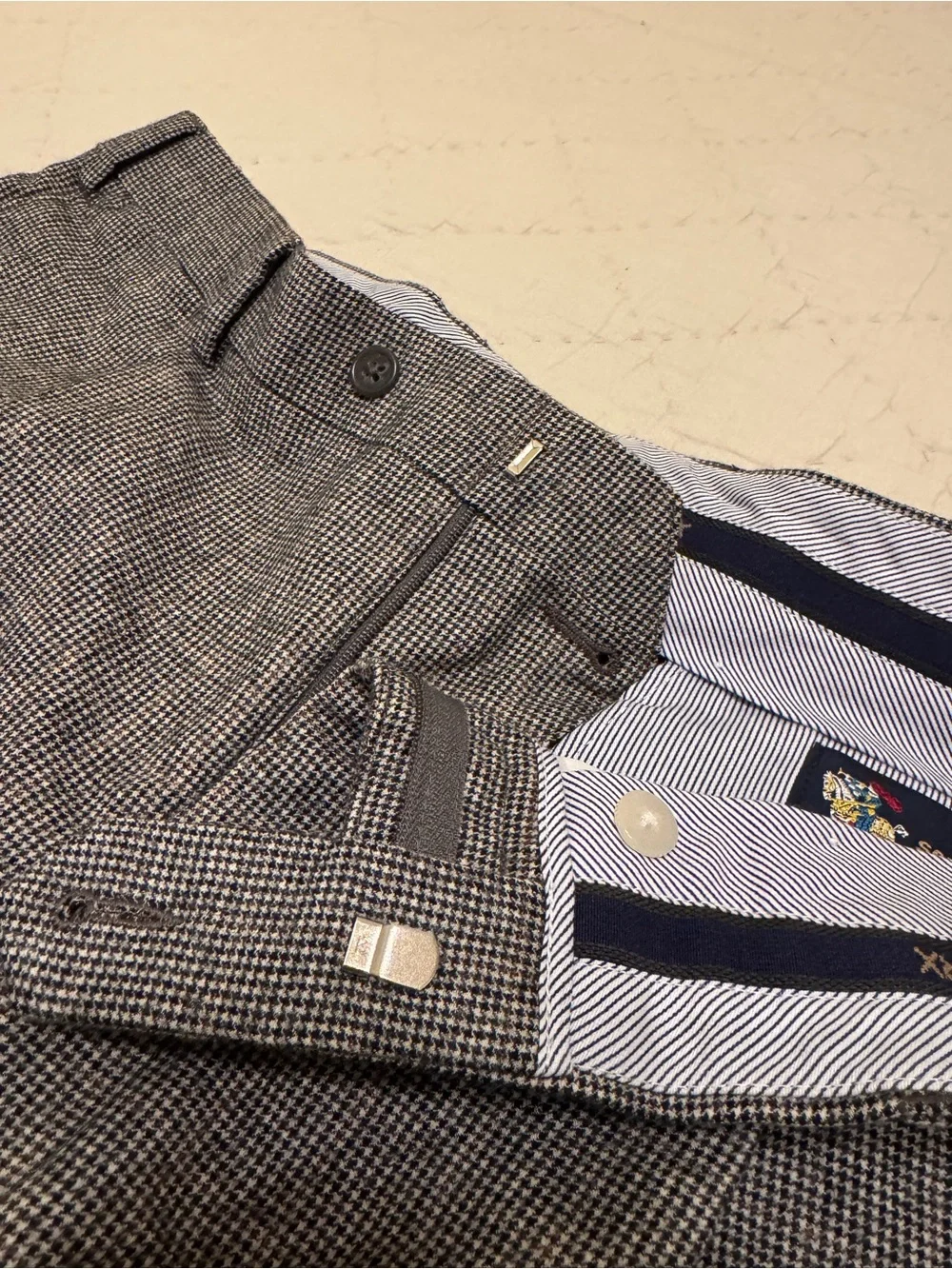 Hart Schaffner Marx Gray 100% wool Dress Pants