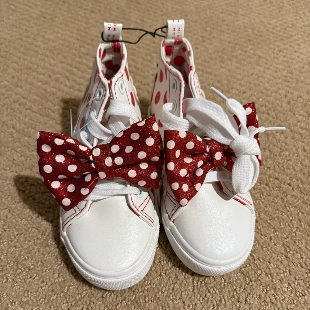 NWT. Disney Minnie Mouse high top sneakers with bows. Size 13
