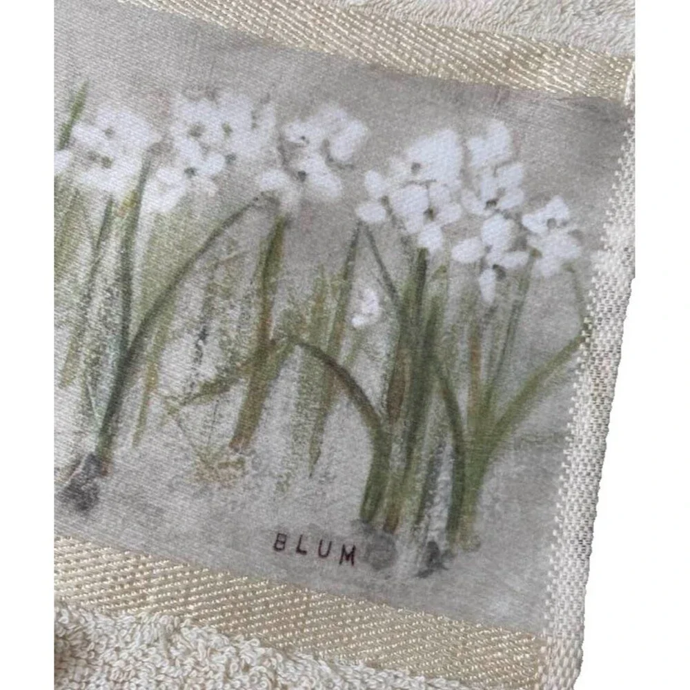 Vtg Towel Croscill Home Orchids Narcissus 2 Wash Cloth Bed Bath Beyond NEW