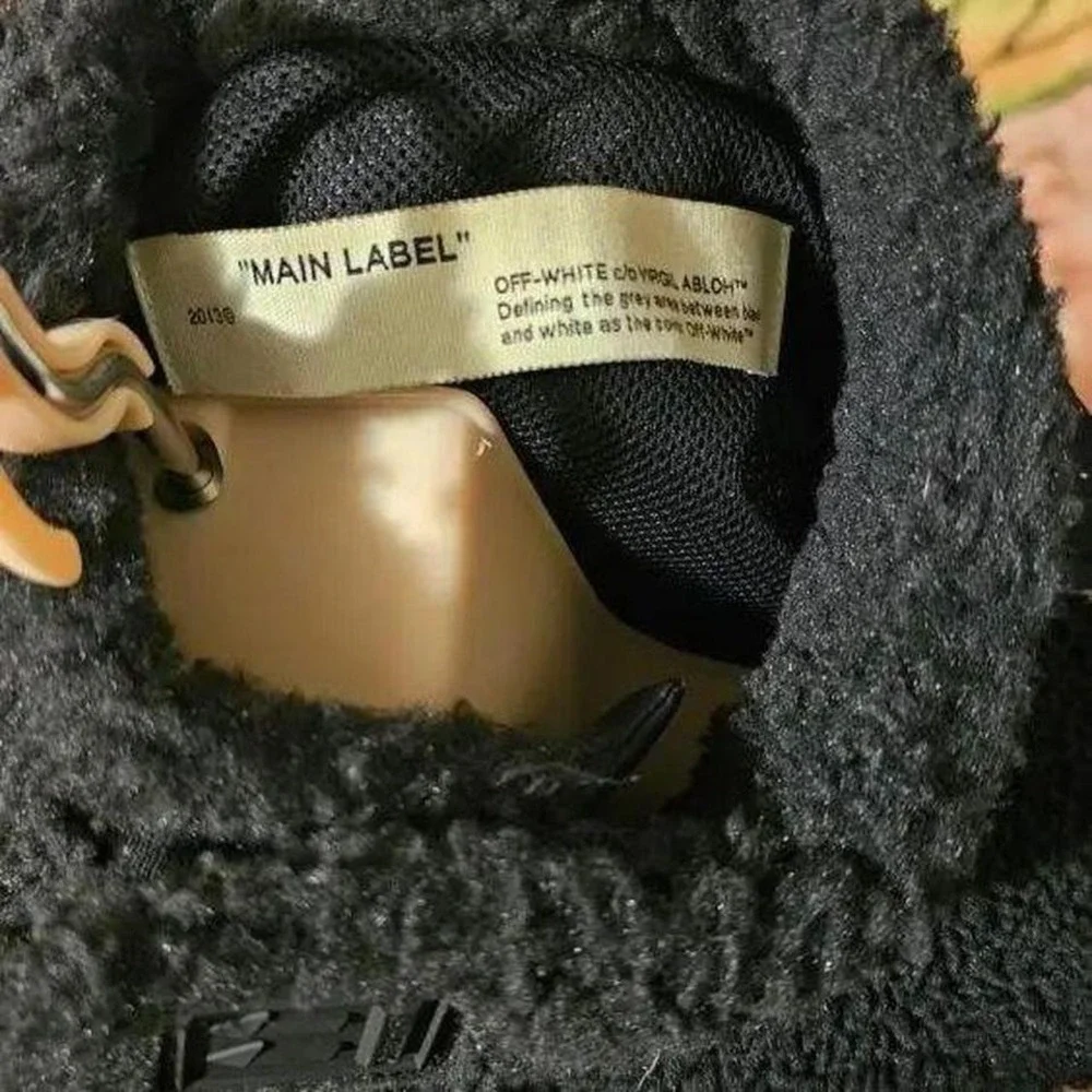 N/A off white