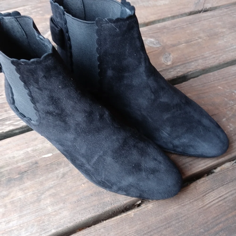 Kate Spade Black pull on Ankle Boots Suede Womens Shoes Size 6B.  188pem