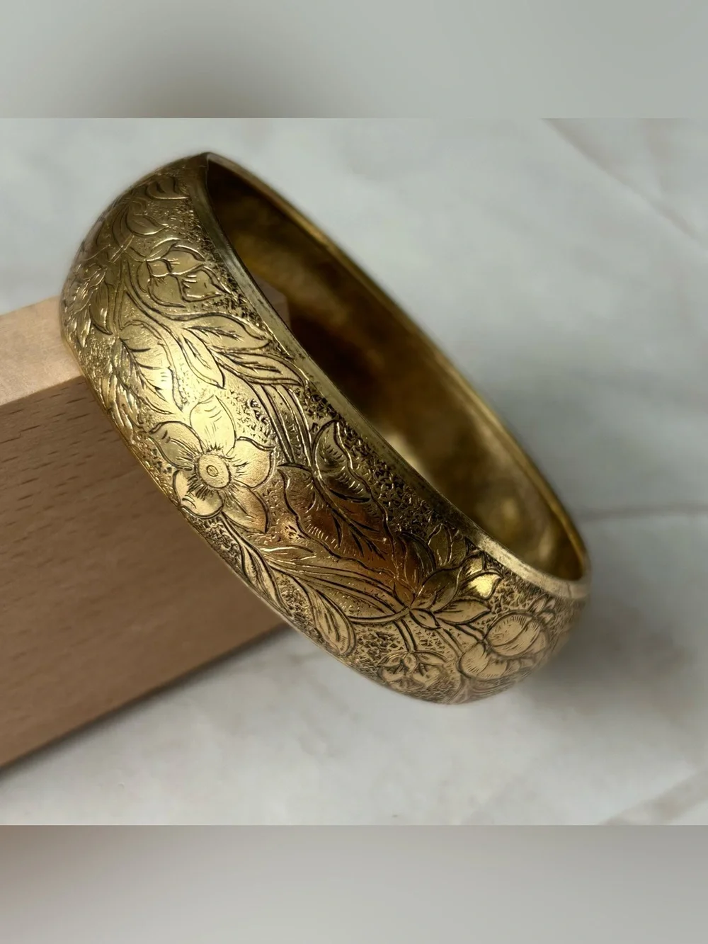 N/A gold tone
